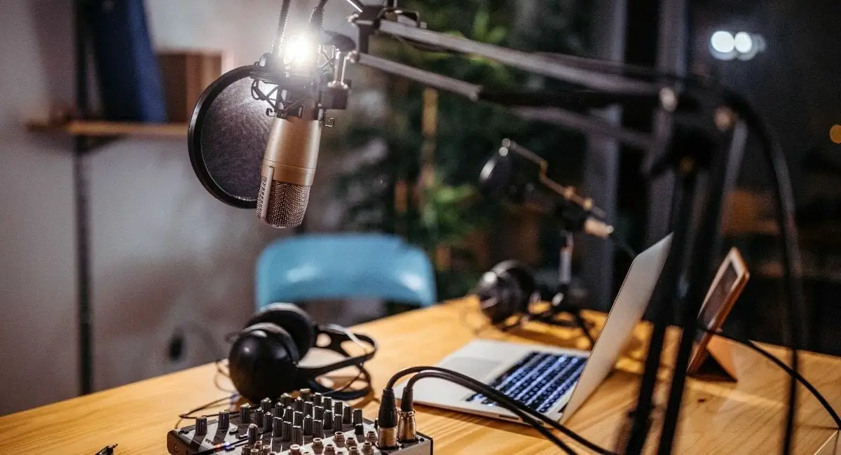 how to setup a podcast studio